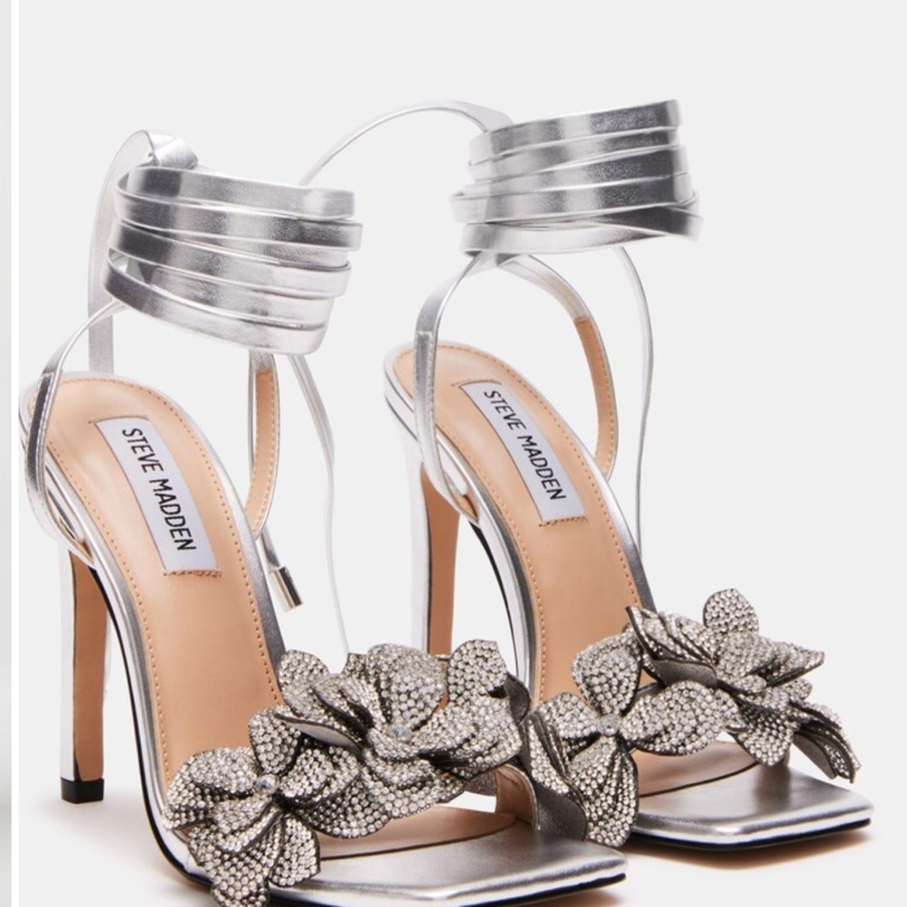 Steve Madden Ultima Silver strappy size 6